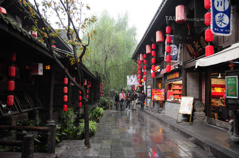 东方人,站,走,横图,室外,白天,正面,旅游,度假,名胜古迹,植物,标志建筑,地标,建筑,指示牌,中国,亚洲,许多,悬挂,阴影,遗迹,光线,标志,灯笼,文字,影子,建筑群,许多人,黄种人,古迹,文物,娱乐,标识,建设,古建筑,树,树木,红色,绿色,天空,阳光,自然,天,站着,一群人,享受,休闲,汉字,旅游胜地,放松,四川省,生长,成长,中文,古文明,东亚,四川,成都,成都市,中华人民共和国,省会,西南地区,川,锦里,男人,男性,年轻男性,年轻女性,女人,女性,亚洲人,步行,散步,站立,走路,彩图,全身,shsgf1