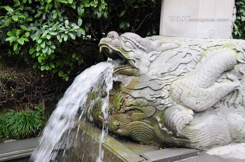 无人,横图,室外,特写,白天,正面,旅游,度假,名胜古迹,水,植物,标志建筑,道路,地标,建筑,街道,路,喷泉,公路,雕塑,都江堰,中国,亚洲,遗迹,艺术,装饰,雕刻,雕像,液体,房屋,屋子,水滴,建筑群,交通,古迹,文化,文物,娱乐,建设,传统,古建筑,石雕,民居,树,树木,绿色,自然,工艺品,享受,休闲,旅游胜地,放松,四川省,生长,成长,纪念,美术,主题,古朴,陈列,古文明,东亚,四川,中华人民共和国,西南地区,功能,美学,民族文化,川,都江堰市,马路,彩图,房子,shsgf1