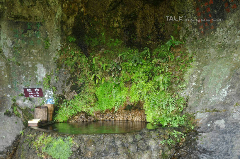 无人,横图,室外,白天,正面,旅游,度假,美景,山,水,中国,亚洲,液体,景观,山峰,水池,水滴,水面,青苔,苔藓,山峦,娱乐,浙江,浙江省,倒影,自然,享受,休闲,石壁,景色,放松,泉水,倒映,自然风光,东亚,中华人民共和国,华东地区,浙,丽水,丽水市,反照,缙云,缙云县,鼎湖峰,仙都,仙都风景名胜区,彩图,shsgf1