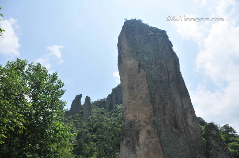 无人,横图,室外,白天,仰视,旅游,度假,美景,山,植物,中国,亚洲,阴影,光线,影子,景观,山峰,云,云朵,山峦,云彩,娱乐,浙江,树,树木,浙江省,蓝色,绿色,白云,蓝天,天空,阳光,自然,天,享受,休闲,景色,放松,生长,晴朗,成长,自然风光,东亚,中华人民共和国,华东地区,浙,丽水,丽水市,缙云,缙云县,鼎湖峰,仙都,仙都风景名胜区,晴空,彩图,低角度拍摄,shsgf1