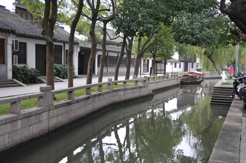 无人,家,横图,室外,白天,正面,旅游,度假,河流,名胜古迹,水,植物,楼梯,标志建筑,道路,地标,建筑,路,船,上海,中国,亚洲,遗迹,房屋,阶梯,屋子,河水,水流,小路,木船,交通,古迹,文物,娱乐,建设,古建筑,楼房,台阶,住宅,树,树木,绿色,倒影,自然,交通工具,享受,休闲,旅游胜地,放松,生长,成长,申,倒映,舟,载具,青浦区,古文明,东亚,上海市,中华人民共和国,沪,华东地区,反照,练塘,练塘镇,彩图,房子,shsgf1