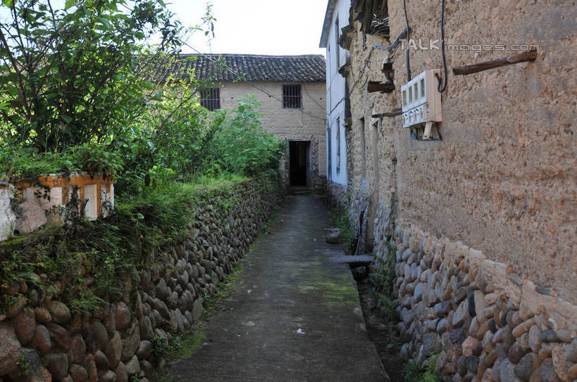 无人,家,横图,室外,白天,正面,旅游,度假,美景,植物,窗户,道路,路,中国,亚洲,房屋,墙,屋子,景观,小路,交通,娱乐,浙江,楼房,玻璃窗,墙壁,墙面,住宅,树,树木,浙江省,绿色,自然,享受,休闲,景色,放松,生长,成长,自然风光,东亚,中华人民共和国,华东地区,浙,丽水,丽水市,南尖岩,遂昌,南尖岩景区,遂昌县,彩图,房子,shsgf1