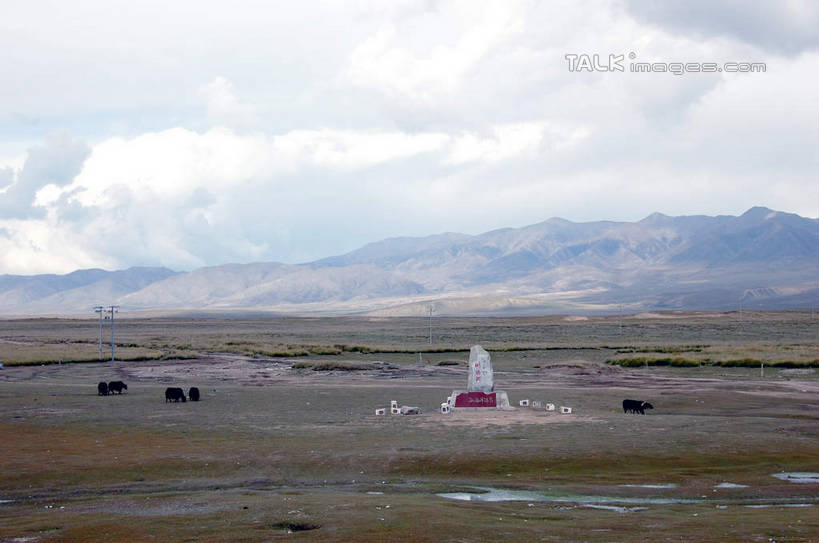 无人,农场,横图,室外,白天,正面,旅游,度假,畜牧业,牧场,草地,草坪,美景,山,山脉,植物,青海湖,中国,亚洲,景观,山峰,乌云,云,阴天,云朵,山峦,云彩,娱乐,草,绿色,天空,自然,群山,天,享受,休闲,景色,放松,昏暗,阴沉,自然风光,东亚,畜牧,青海,青海省,中华人民共和国,牧业,西北地区,青,咸水湖,彩图,shsgf1