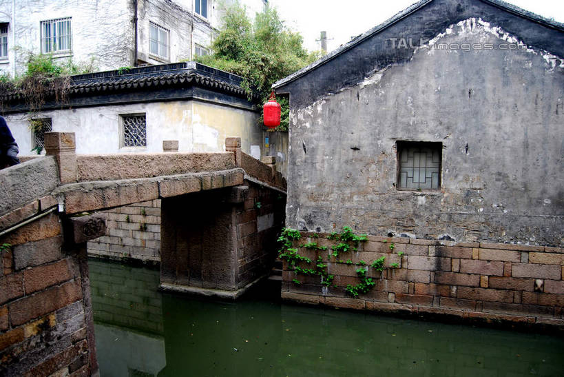 无人,家,横图,室外,白天,正面,旅游,度假,河流,石头,美景,水,植物,城市风光,城市,建筑,中国,亚洲,石子,房屋,墙,屋子,河水,景观,水流,公寓,桥,娱乐,建设,江苏,石桥,苏州,洋房,楼房,拱桥,墙壁,墙面,住宅,栈桥,树,树木,绿色,倒影,自然,享受,休闲,景色,放松,拱形,生长,成长,人行桥,石拱桥,倒映,东亚,江苏省,平江路,苏州市,中华人民共和国,华东地区,苏,反照,石块,彩图,房子,平江,平江区,shsgf1