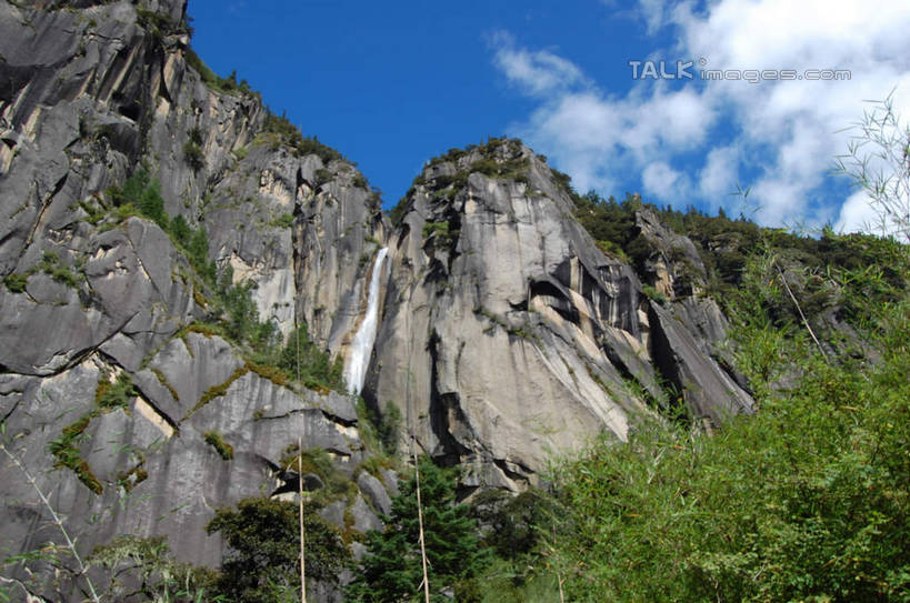 无人,横图,室外,白天,仰视,旅游,度假,石头,美景,森林,山,山脉,树林,植物,中国,亚洲,阴影,光线,石子,影子,景观,山峰,悬崖,云,云朵,山峦,云彩,娱乐,林芝,西藏,树,树木,蓝色,绿色,白云,蓝天,天空,阳光,自然,群山,天,享受,休闲,景色,放松,生长,晴朗,成长,自然风光,藏,东亚,西藏自治区,中华人民共和国,西南地区,绝壁,石块,岩石,晴空,彩图,低角度拍摄,林芝地区,shsgf1