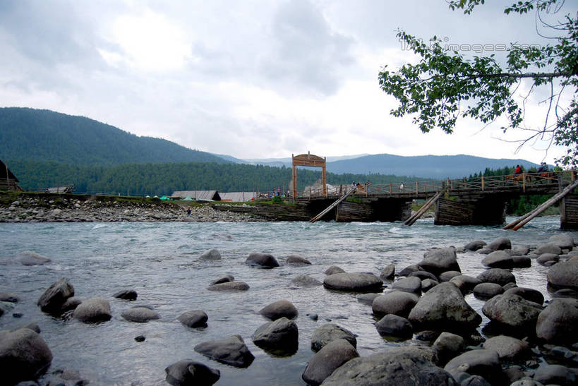 无人,横图,室外,白天,正面,旅游,度假,河流,石头,美景,山,山脉,水,植物,喀纳斯,中国,亚洲,石子,河水,景观,山峰,水流,山峦,娱乐,树,树木,绿色,天空,自然,群山,天,享受,休闲,景色,放松,生长,成长,自然风光,东亚,喀纳斯湖,新疆,阿勒泰地区,布尔津县,伊犁,中华人民共和国,新疆维吾尔自治区,西北地区,伊犁哈萨克自治州,石块,岩石,彩图,布尔津,新,shsgf1