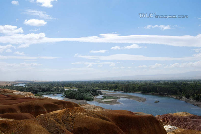 无人,横图,室外,白天,正面,旅游,度假,草地,草坪,河流,美景,森林,沙滩,树林,水,植物,中国,亚洲,阴影,光线,沙子,影子,河岸,河水,河滩,景观,水流,云,云朵,沙地,云彩,娱乐,草,树,树木,蓝色,绿色,白云,蓝天,天空,阳光,自然,天,享受,休闲,景色,放松,生长,晴朗,成长,自然风光,东亚,新疆,阿勒泰地区,布尔津县,伊犁,五彩滩,中华人民共和国,新疆维吾尔自治区,西北地区,伊犁哈萨克自治州,晴空,彩图,布尔津,新,shsgf1