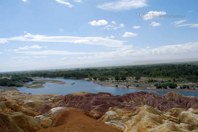无人,横图,室外,白天,正面,旅游,度假,草地,草坪,河流,美景,森林,沙滩,树林,水,植物,中国,亚洲,阴影,光线,沙子,影子,河岸,河水,河滩,景观,水流,云,云朵,沙地,云彩,娱乐,草,树,树木,蓝色,绿色,白云,蓝天,天空,阳光,自然,天,享受,休闲,景色,放松,生长,晴朗,成长,自然风光,东亚,新疆,阿勒泰地区,布尔津县,伊犁,五彩滩,中华人民共和国,新疆维吾尔自治区,西北地区,伊犁哈萨克自治州,晴空,彩图,布尔津,新,shsgf1