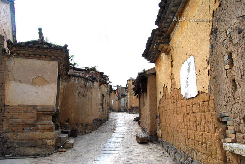 无人,横图,室外,白天,正面,旅游,度假,名胜古迹,标志建筑,道路,地标,建筑,路,中国,亚洲,遗迹,墙,小路,交通,古迹,文物,娱乐,建设,古建筑,云南,墙壁,墙面,蓝色,蓝天,天空,天,享受,休闲,旅游胜地,放松,晴朗,古文明,东亚,云南省,建水,建水县,万里无云,中华人民共和国,西南地区,滇,红河,红河州,红河哈尼族彝族自治州,晴空,晴空万里,彩图,临安镇,shsgf1