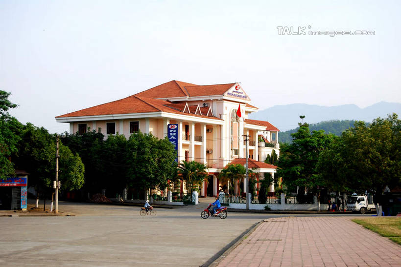 无人,家,横图,室外,白天,正面,旅游,度假,美景,植物,城市风光,城市,建筑,越南,亚洲,房屋,屋子,景观,公寓,娱乐,建设,洋房,楼房,住宅,树,树木,蓝色,绿色,蓝天,天空,自然,天,享受,休闲,景色,放松,东南亚,生长,晴朗,成长,万里无云,越南社会主义共和国,晴空,晴空万里,彩图,房子,老街省,shsgf1