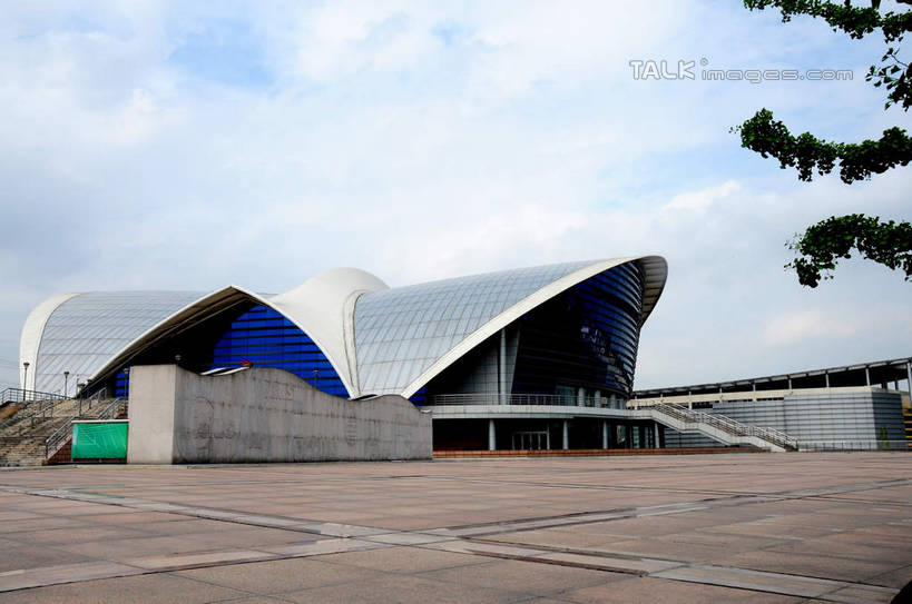 无人,公园,横图,室外,白天,正面,度假,美景,植物,城市风光,标志建筑,城市,地标,建筑,上海,中国,亚洲,景观,云,云朵,云彩,娱乐,建设,树,树木,蓝色,绿色,白云,蓝天,天空,自然,天,享受,休闲,景色,放松,生长,晴朗,成长,申,东亚,闵行区,上海市,闵行体育公园,中华人民共和国,沪,华东地区,晴空,彩图,shsgf1