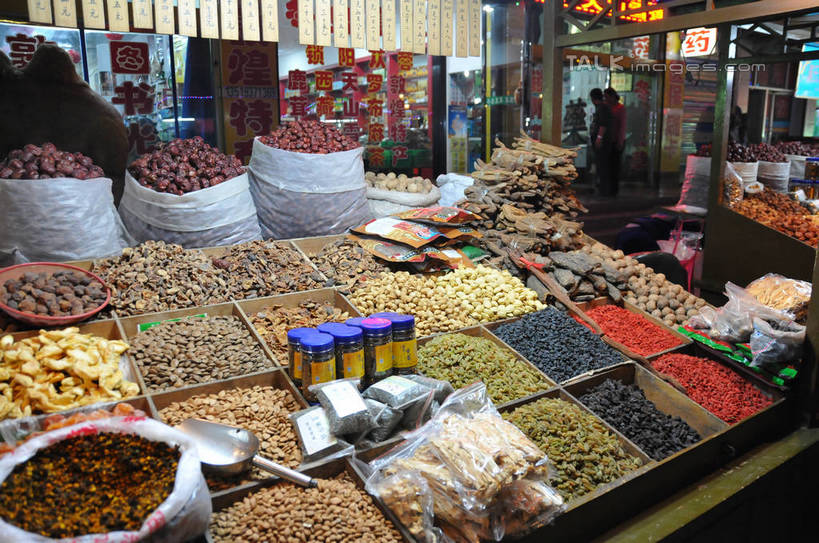 无人,横图,俯视,室外,白天,购物,度假,消费,美景,城市风光,城市,袋子,敦煌,中国,亚洲,许多,阴影,朦胧,模糊,光线,标志,铲子,文字,影子,字符,景观,坚果,果实,麻袋,娱乐,标识,货摊,排列,容器,干果,享受,休闲,汉字,景色,放松,金融,储藏,储存,中文,选购,贸易,东亚,甘肃,甘肃省,中华人民共和国,血拼,国文,华文,西北地区,甘,酒泉,酒泉市,摆列,彩图,高角度拍摄,布列,分列,贮存,shsgf1