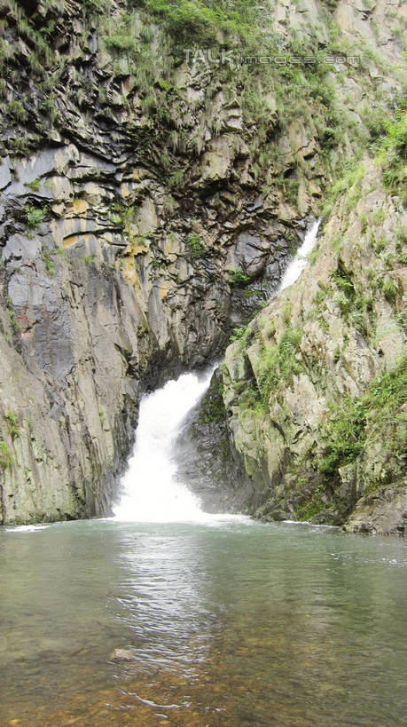 无人,竖图,室外,白天,正面,旅游,度假,草地,草坪,河流,美景,瀑布,沙滩,山,山脉,树林,水,植物,中国,亚洲,阴影,飞溅,溅,光线,木板,沙子,液体,影子,河岸,河水,河滩,景观,山峰,水滴,水流,桥,木桥,沙地,山峦,娱乐,浙江,栈桥,水珠,草,树,树木,浙江省,绿色,阳光,自然,群山,享受,休闲,五泄,小雁荡,诸暨市,景色,放松,生长,成长,人行桥,木板桥,喷洒,自然风光,东亚,绍兴,中华人民共和国,华东地区,浙,绍兴市,跌水,彩图,五泄风景区,shslj1