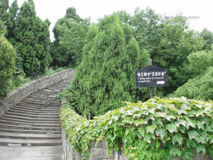 无人,栏杆,横图,室外,白天,正面,旅游,度假,美景,山,山脉,树林,植物,楼梯,指示牌,中国,亚洲,阴影,光线,标志,扶手,路标,文字,影子,字符,阶梯,景观,山峰,山峦,娱乐,标识,浙江,护栏,路牌,台阶,树,树木,浙江省,绿色,天空,阳光,自然,群山,天,享受,休闲,汉字,景色,放松,江南长城,临海,生长,成长,中文,自然风光,东亚,中华人民共和国,华东地区,浙,国文,华文,台州,台州市,彩图,临海市,台州府城墙,shslj1