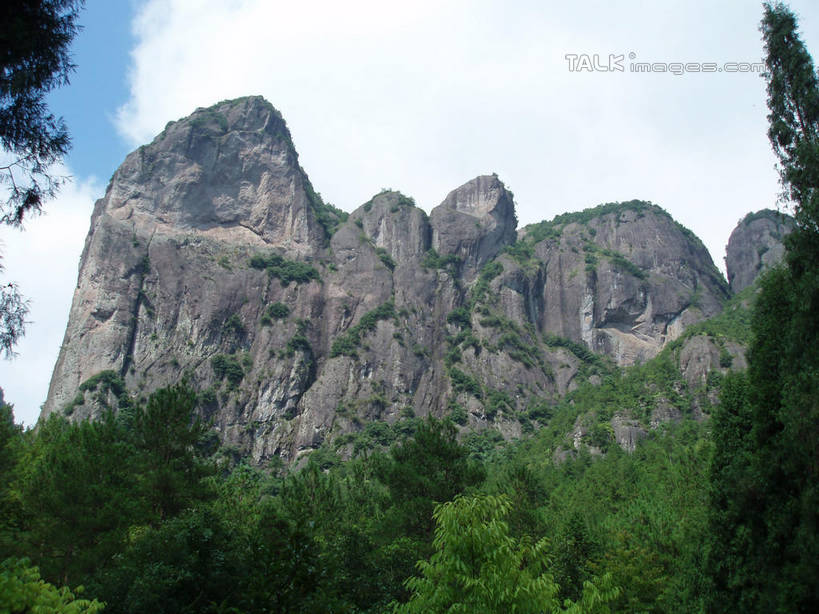 无人,横图,室外,白天,仰视,旅游,度假,石头,美景,森林,山,山脉,树林,植物,仙居,中国,亚洲,阴影,光线,石子,影子,景观,山峰,云,云朵,山峦,云彩,娱乐,浙江,树,树木,浙江省,蓝色,绿色,白云,蓝天,天空,阳光,自然,群山,天,享受,休闲,景色,放松,生长,晴朗,成长,自然风光,东亚,中华人民共和国,华东地区,浙,台州,台州市,石块,岩石,晴空,彩图,低角度拍摄,仙居县,shslj1