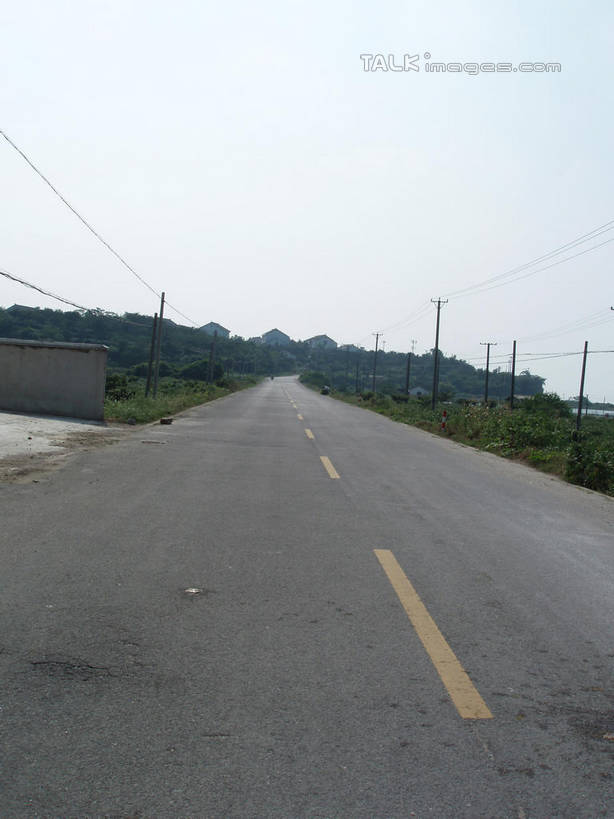 无人,竖图,室外,白天,正面,消失点,旅游,度假,草地,草坪,美景,植物,道路,路,公路,中国,亚洲,阴影,电力,光线,电线,电线杆,线,影子,景观,分界线,电能,停车线,交通,线路,娱乐,浙江,草,浙江省,蓝色,绿色,蓝天,天空,阳光,自然,天,享受,休闲,景色,放松,缥缈峰,晴朗,电,车行道,车行道分界线,电源,自然风光,标线,能量,东亚,车行线,万里无云,中华人民共和国,华东地区,浙,晴空,晴空万里,马路,彩图,没影点,灭点,shslj1