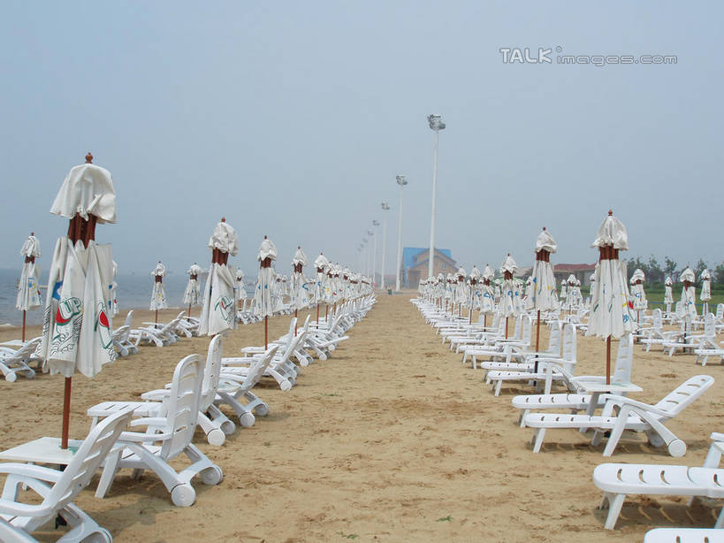 无人,横图,室外,白天,正面,旅游,度假,草地,草坪,海浪,海洋,美景,沙滩,植物,椅子,上海,中国,亚洲,一排,整齐,并列,并排,伞,沙子,雨伞,遮阳伞,躺椅,海岸,景观,浪花,沙地,娱乐,阳伞,草,树,树木,排列,蓝色,绿色,蓝天,天空,自然,海水,天,享受,休闲,景色,放松,水上乐园,奉贤区,生长,晴朗,成长,沙滩椅,申,太阳伞,队列,自然风光,平行,海景,东亚,上海市,万里无云,中华人民共和国,沪,华东地区,大海,风浪,海,海水的波动,海滩,近岸浪,涌浪,晴空,晴空万里,彩图,碧海金沙水上乐园,shslj1