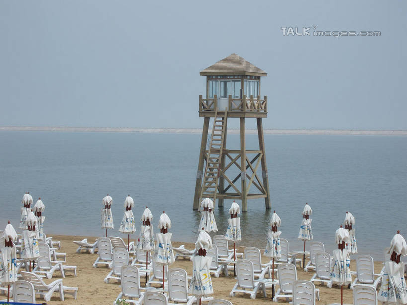 无人,横图,室外,白天,正面,旅游,度假,海浪,海洋,美景,沙滩,椅子,上海,中国,亚洲,一排,整齐,并列,并排,伞,沙子,雨伞,遮阳伞,躺椅,海岸,景观,浪花,水平线,辽阔,海平线,沙地,娱乐,阳伞,排列,蓝色,蓝天,天空,自然,海水,救生塔,天,享受,休闲,广阔,景色,放松,水上乐园,奉贤区,晴朗,一望无际,沙滩椅,申,太阳伞,队列,自然风光,平行,海景,东亚,上海市,万里无云,中华人民共和国,沪,华东地区,无边无际,一马平川,大海,风浪,海,海水的波动,海滩,近岸浪,涌浪,晴空,晴空万里,彩图,碧海金沙水上乐园,水天相接,水天一线,shslj1