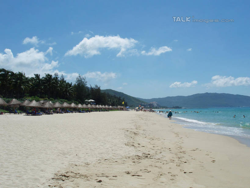 无人,横图,室外,白天,正面,旅游,度假,海浪,海洋,美景,沙滩,山,山脉,树林,植物,棕榈树,叶子,三亚,中国,亚洲,阴影,光线,沙子,影子,海岸,景观,浪花,山峰,云,云朵,绿叶,沙地,山峦,云彩,娱乐,树,树木,海南,蓝色,绿色,白云,蓝天,天空,阳光,自然,海水,群山,天,享受,休闲,嫩叶,景色,放松,海南省,生长,晴朗,成长,自然风光,海景,东亚,棕榈叶,三亚市,中华人民共和国,华南地区,琼,叶,叶片,大海,风浪,海,海水的波动,海滩,近岸浪,涌浪,晴空,棕树,棕榈,彩图,shslj1