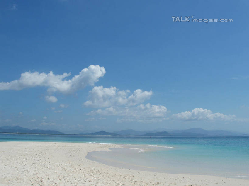 无人,横图,室外,白天,正面,旅游,度假,海浪,海洋,美景,沙滩,山,山脉,三亚,中国,亚洲,阴影,光线,沙子,影子,海岸,景观,浪花,山峰,云,云朵,沙地,山峦,云彩,娱乐,海南,蓝色,白云,蓝天,天空,阳光,自然,海水,群山,天,享受,休闲,景色,放松,海南省,晴朗,自然风光,海景,东亚,三亚市,中华人民共和国,华南地区,琼,大海,风浪,海,海水的波动,海滩,近岸浪,涌浪,晴空,彩图,shslj1