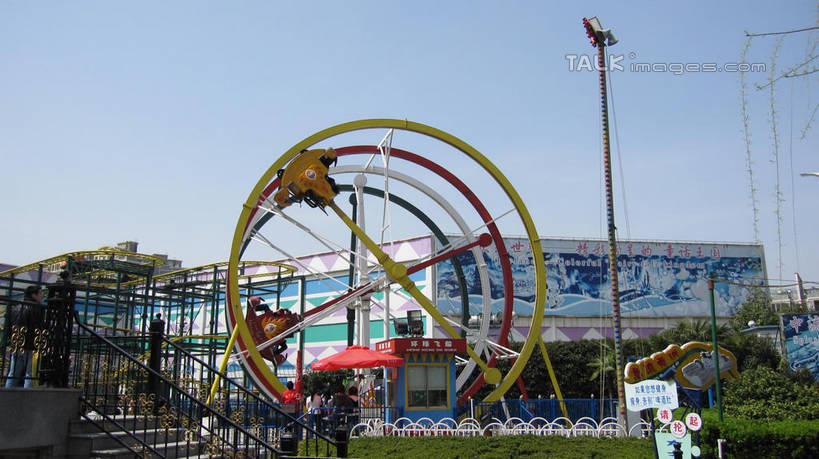 无人,游乐园,横图,室外,白天,仰视,度假,游戏,美景,植物,城市风光,城市,路灯,游乐场,照明,上海,中国,亚洲,阴影,光线,影子,景观,灯光,玩,娱乐,灯,树,树木,蓝色,绿色,蓝天,天空,阳光,自然,天,享受,休闲,景色,放松,游乐设施,锦江乐园,生长,晴朗,成长,活动,照亮,申,照明设备,发泄,消遣,智力,东亚,闵行区,上海市,万里无云,中华人民共和国,沪,华东地区,宣泄,乐园,主题公园,游艺设施,晴空,晴空万里,玩耍,嬉戏,彩图,低角度拍摄,人造公园,主题乐园,shslj1