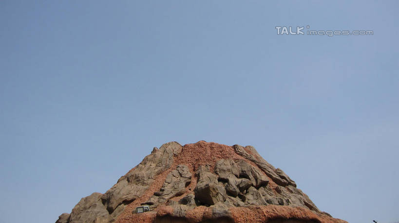 无人,游乐园,横图,室外,白天,仰视,度假,石头,美景,山,城市风光,城市,游乐场,上海,中国,亚洲,阴影,艺术,光线,石子,影子,手工艺品,洞,景观,山峰,山峦,文化,娱乐,蓝色,蓝天,天空,阳光,工艺品,天,享受,休闲,假山,景色,放松,锦江乐园,洞穴,晴朗,申,高雅,东亚,闵行区,上海市,穴,万里无云,中华人民共和国,沪,华东地区,自信心,品位,乐园,主题公园,石块,岩石,晴空,晴空万里,彩图,低角度拍摄,人造公园,主题乐园,小山,shslj1