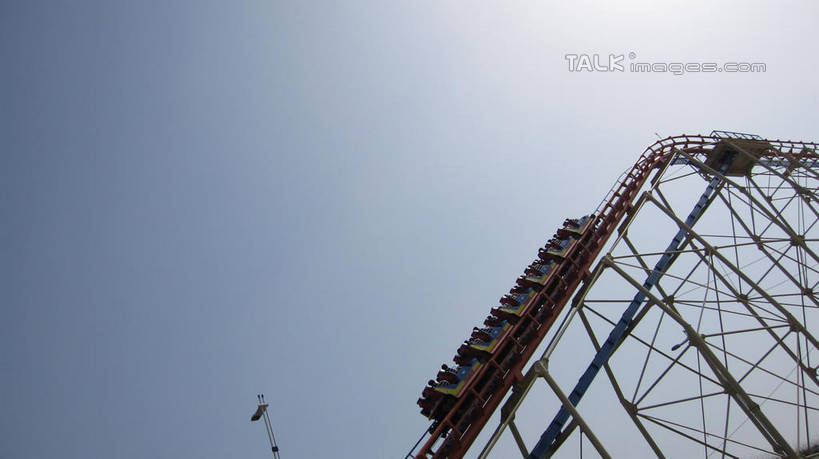 无人,游乐园,横图,室外,白天,仰视,度假,游戏,美景,城市风光,城市,游乐场,上海,中国,亚洲,阴影,曲折,弯曲,光线,影子,景观,玩,娱乐,过山车,蓝色,蓝天,天空,阳光,天,享受,休闲,景色,放松,游乐设施,云霄飞车,锦江乐园,蜿蜒,晴朗,活动,申,发泄,消遣,智力,东亚,闵行区,上海市,万里无云,中华人民共和国,沪,华东地区,宣泄,乐园,主题公园,滑落,游艺设施,爬升,倒转,晴空,晴空万里,玩耍,嬉戏,彩图,低角度拍摄,人造公园,主题乐园,shslj1