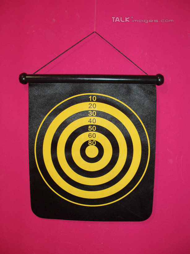 无人,游乐园,竖图,室内,特写,白天,正面,成功,胜利,游乐场,静物,上海,中国,亚洲,粉色背景,飞镖,锦江乐园,靶心,申,瞄准,东亚,闵行区,上海市,中华人民共和国,沪,华东地区,镖针,飞镖运动,乐园,主题公园,彩图,人造公园,主题乐园,shslj1