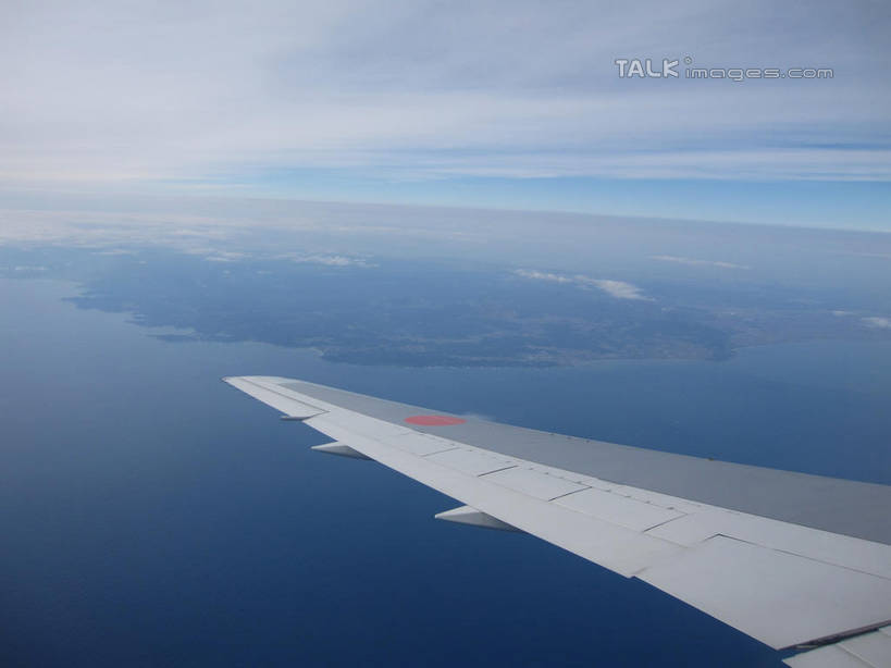 无人,横图,俯视,航拍,室外,特写,白天,飞机,飞翔,阴影,飞行,光线,影子,云,云朵,机翼,交通,翱翔,云彩,航空,飞,蓝色,白云,蓝天,天空,阳光,交通工具,天,运输,一架,晴朗,客机,鸟瞰,载具,晴空,彩图,高角度拍摄,shslj1