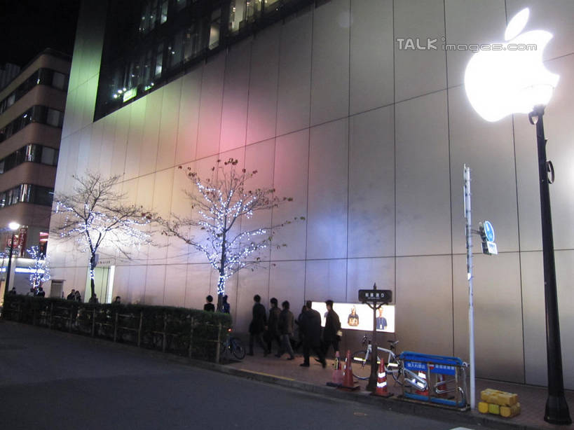 东方人,商店,走,横图,室外,夜晚,正面,购物,度假,信用卡,消费,美景,植物,城市风光,超市,城市,路灯,商场,夜景,照明,东京,日本,亚洲,行人,游客,游人,阴影,服装,光线,影子,景观,灯光,中央区,许多人,休闲装,黄种人,娱乐,路人,旅客,灯,树,树木,衣服,绿色,自然,一群人,享受,休闲,休闲服,银座,卡,景色,放松,储蓄卡,金融,百货,服饰,生长,成长,照亮,照明设备,选购,贸易,百货公司,东亚,本州,关东地方,本州岛,日本国,东京都,血拼,过客,银行卡,男人,男性,年轻男性,年轻女性,女人,女性,亚洲人,步行,散步,走路,半身,彩图,购物商场,购物中心,商业中心,shslj1