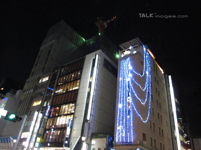 无人,高楼大厦,商店,横图,室外,夜晚,仰视,购物,度假,安全,办公楼,消费,美景,城市风光,超市,城市,大厦,建筑,摩天大楼,商场,写字楼,照明,东京,日本,亚洲,阴影,光线,彩灯,影子,景观,红绿灯,灯光,信号灯,交通,中央区,娱乐,灯,灯具,楼宇,享受,休闲,银座,商务楼,景色,放松,警示,金融,百货,花灯,照亮,照明设备,提示,流通,选购,贸易,百货公司,东亚,交通信号灯,本州,行人信号灯,关东地方,本州岛,日本国,东京都,血拼,彩图,低角度拍摄,大楼,高层建筑,高楼,购物商场,购物中心,摩天楼,商业中心,shslj1