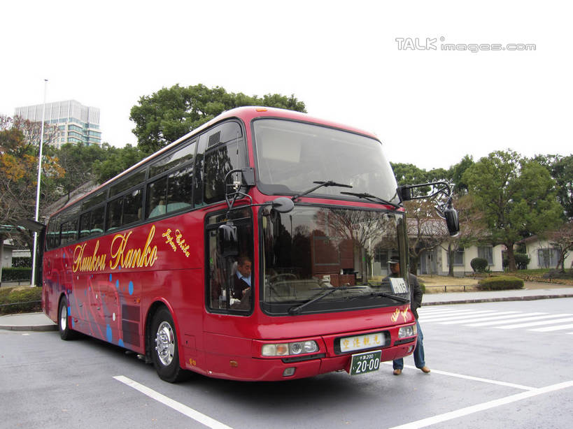 东方人,一个人,高楼大厦,停车场,站,横图,室外,白天,正面,度假,草地,草坪,美景,植物,城市风光,城市,大厦,建筑,摩天大楼,公共汽车,日本,亚洲,仅一个男性,仅一个人,阴影,服装,光线,影子,景观,巴士,公交车,注视,休闲装,黄种人,娱乐,建设,双层巴士,车,草,树,树木,仅一个年轻男性,衣服,绿色,阳光,自然,交通工具,观察,看,站着,享受,休闲,休闲服,景色,放松,服饰,生长,成长,观看,察看,关注,载具,东亚,日本国,双层公共汽车,男人,男性,年轻男性,亚洲人,站立,彩图,全身,泊车场,大楼,高层建筑,高楼,摩天楼,shslj1