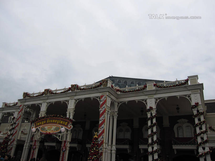 无人,游乐园,横图,室外,白天,仰视,度假,美景,植物,城市风光,城市,游乐场,东京,日本,圣诞节,亚洲,阴影,节日,庆祝,装饰,光线,挂饰,影子,景观,云,云朵,圣诞树,圣诞球,云彩,文化,娱乐,球,树,树木,蓝色,绿色,白云,蓝天,天空,阳光,自然,天,庆典,享受,休闲,球体,迪斯尼乐园,景色,放松,生长,晴朗,成长,纪念,华丽,修饰,点缀,东亚,本州,关东地方,本州岛,日本国,东京都,衬托,美观,雅致,雅观,乐园,主题公园,晴空,彩图,低角度拍摄,人造公园,主题乐园,东京迪斯尼乐园,shslj1