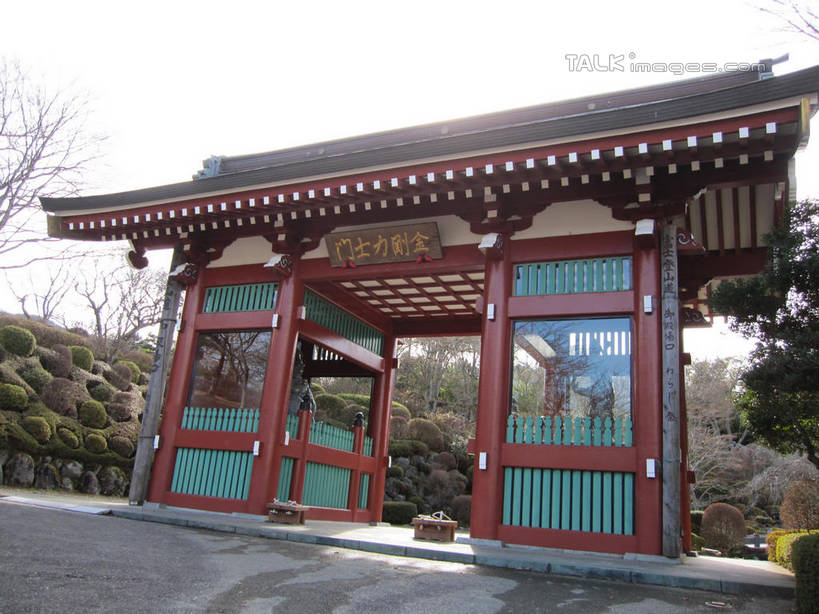 无人,横图,室外,白天,仰视,旅游,度假,美景,植物,门,建筑,雕塑,长崎,日本,亚洲,阴影,艺术,装饰,光线,标志,雕刻,牌匾,瓦片,文字,影子,字符,屋顶,景观,顶棚,瓦,文化,娱乐,标识,树,树木,蓝色,绿色,蓝天,天空,阳光,自然,工艺品,门框,天,享受,休闲,汉字,景色,放松,建造,平和公园,生长,晴朗,成长,纪念,美术,中文,自然风光,主题,陈列,东亚,屋瓦,和平公园,万里无云,日本国,长崎县,九州本岛,九州,九州岛,九州地方,长崎市,功能,美学,国文,华文,县厅,平和纪念公园,长崎平和公园,长崎平和纪念公园,晴空,晴空万里,彩图,低角度拍摄,shslj1