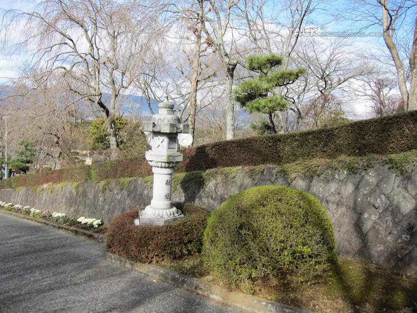 无人,横图,室外,白天,正面,旅游,度假,石头,美景,山,山脉,植物,道路,路,照明,长崎,日本,亚洲,阴影,光线,灯笼,石子,影子,墙,景观,山顶,山峰,云,云朵,小路,交通,山峦,云彩,娱乐,墙壁,墙面,树,树木,蓝色,绿色,白云,蓝天,天空,阳光,自然,灯具,群山,天,享受,休闲,景色,放松,平和公园,生长,晴朗,成长,照亮,照明设备,自然风光,东亚,沉积岩,和平公园,日本国,长崎县,九州本岛,九州,九州岛,九州地方,长崎市,县厅,颠峰,极峰,水成岩,平和纪念公园,长崎平和公园,长崎平和纪念公园,石块,岩石,晴空,彩图,石灯笼,shslj1