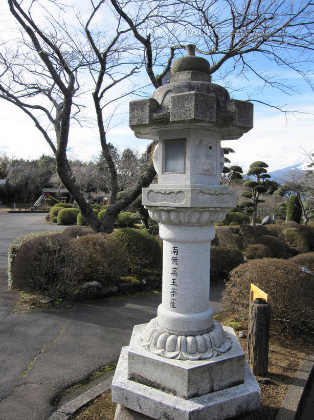 无人,竖图,室外,白天,正面,旅游,度假,美景,植物,道路,路,照明,长崎,日本,亚洲,阴影,光线,灯笼,影子,景观,云,云朵,小路,交通,云彩,娱乐,树,树木,蓝色,绿色,白云,蓝天,天空,阳光,自然,灯具,天,享受,休闲,景色,放松,平和公园,生长,晴朗,成长,照亮,照明设备,自然风光,东亚,和平公园,日本国,长崎县,九州本岛,九州,九州岛,九州地方,长崎市,县厅,平和纪念公园,长崎平和公园,长崎平和纪念公园,晴空,彩图,石灯笼,shslj1