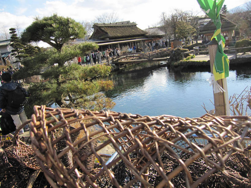 无人,家,木屋,交叉,横图,室外,白天,正面,旅游,度假,河流,美景,水,植物,竹子,日本,亚洲,阴影,波纹,竹制,编织,光线,篮子,影子,池塘,河水,景观,水流,云,云朵,涟漪,云彩,娱乐,住宅,树,树木,蓝色,绿色,白云,倒影,蓝天,水纹,天空,阳光,自然,竹篮,波浪,天,享受,休闲,景色,放松,泉水,忍野八海,生长,晴朗,成长,竹条,交织,倒映,竹制品,自然风光,东亚,本州,本州岛,日本国,中部地方,山梨,山梨县,水晕,穿插,反照,晴空,彩图,茅舍,茅屋,棚屋,小木屋,小屋,涌泉群,shslj1