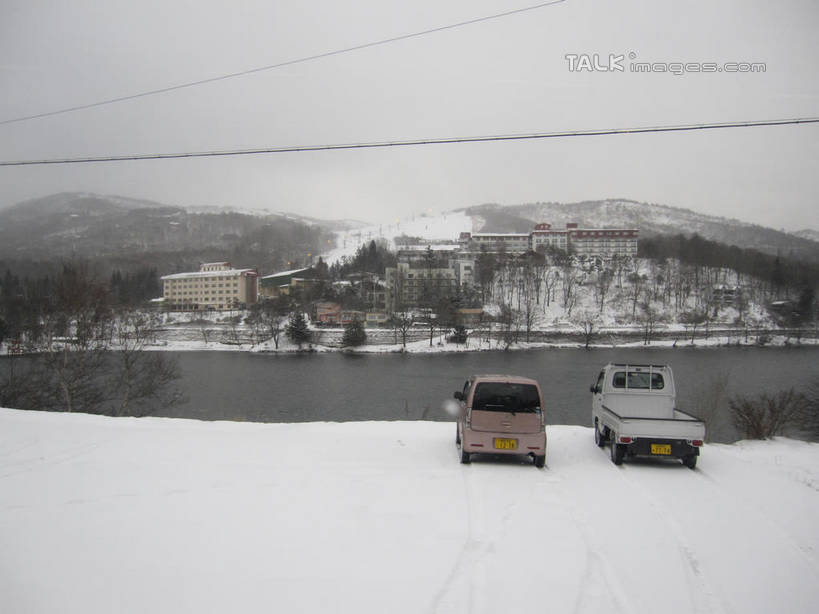 无人,横图,室外,白天,正面,旅游,度假,湖,湖泊,美景,森林,树林,水,雪,植物,大雪,汽车,长野县,日本,亚洲,电力,电线,线,湖面,积雪,景观,水流,水面,雪景,冬季,冬天,电能,线路,娱乐,车,树,树木,绿色,自然,交通工具,轿车,湖水,享受,休闲,景色,放松,寒冷,白桦,生长,成长,白桦湖,电,电源,电源线,自然风光,载具,能量,东亚,本州,本州岛,日本国,中部地方,长野,严寒,桦树,桦皮树,桦木,彩图,北佐久郡,立科町,shslj1