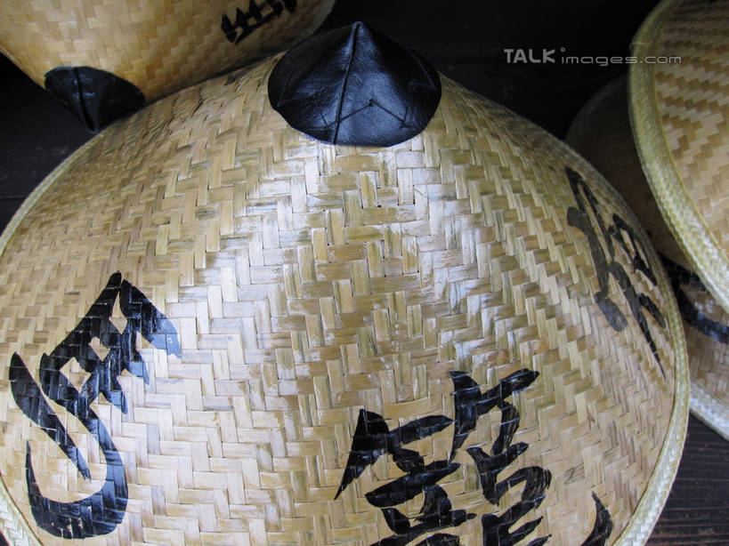 无人,商店,横图,俯视,室内,特写,白天,购物,消费,静物,帽子,日文,标志,文字,字符,标识,商铺,斗笠,黑色,纪念品,遮阳,金融,纪念,留念,怀念,选购,贸易,日语,血拼,市肆,商号,记念,笠帽,彩图,高角度拍摄,店铺,编结帽,箬笠,蔽雨,shslj1