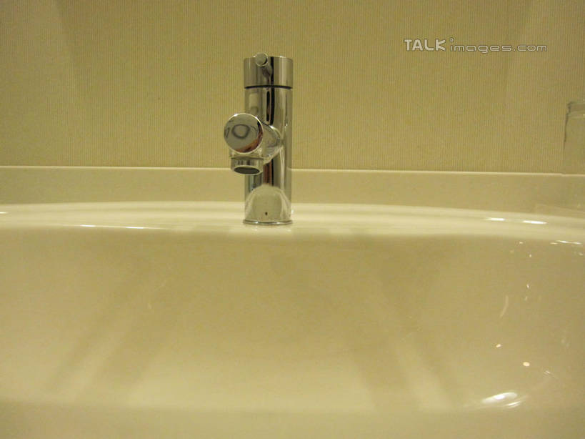 无人,家,横图,室内,白天,正面,别墅,家具,卫生间,洗手间,浴室,装修,建筑,酒店,欧式,阴影,装饰,光线,水龙头,影子,房屋,屋子,公寓,灯光,豪华,建设,现代,装潢,洋房,楼房,开关,住宅,室内装潢,浴缸,打开,样板房,明亮,阀门,舒适,家居装潢,开启,房屋设计,地中海风格,古典风格,简约风格,卫浴设备,室内设计,宽敞,样板房装潢,水咀,水管装置,设计,厕所,淋浴房,彩图,冲凉房,房子,沐浴间,沐浴室,旅店,shslj1