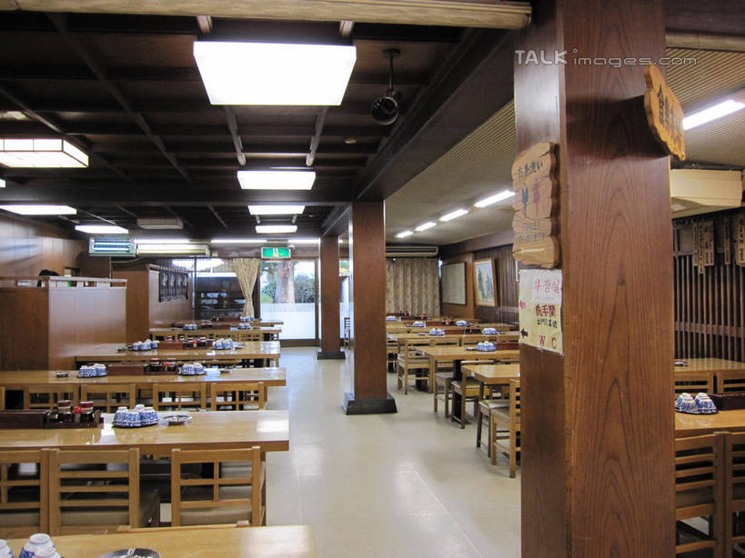 无人,餐厅,公园,横图,室内,白天,正面,餐桌,桌子,杯子,椅子,照明,日本,亚洲,阴影,光线,影子,陶瓷,木椅,灯光,陶瓷制品,中央区,顶灯,灯,水杯,灯具,大阪,大阪城公园,餐台,照亮,照明设备,东亚,本州,大阪府,本州岛,日本国,近畿地方,近畿,茶杯,彩图,餐馆,饭店,饭馆,shslj1