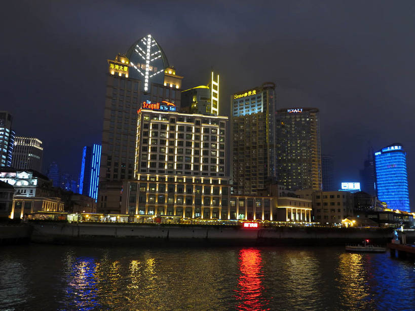 无人,家,高楼大厦,横图,彩色,室外,夜晚,正面,度假,河流,美景,水,城市风光,标志建筑,城市,大厦,地标,建筑,摩天大楼,霓虹灯,夜景,上海,中国,亚洲,阴影,波纹,光线,影子,房屋,屋子,河水,景观,水流,公寓,建筑群,灯光,七彩,涟漪,娱乐,光源,建设,虹口区,洋房,楼房,霓虹,住宅,灯,倒影,水纹,波浪,享受,休闲,景色,放松,申,倒映,照明设备,东亚,上海市,黄浦路,中华人民共和国,沪,华东地区,水晕,氖灯,反照,彩图,房子,大楼,高层建筑,高楼,摩天楼,shslj1,上海海湾大厦,上海滩国际大厦,上海外滩茂悦大酒店