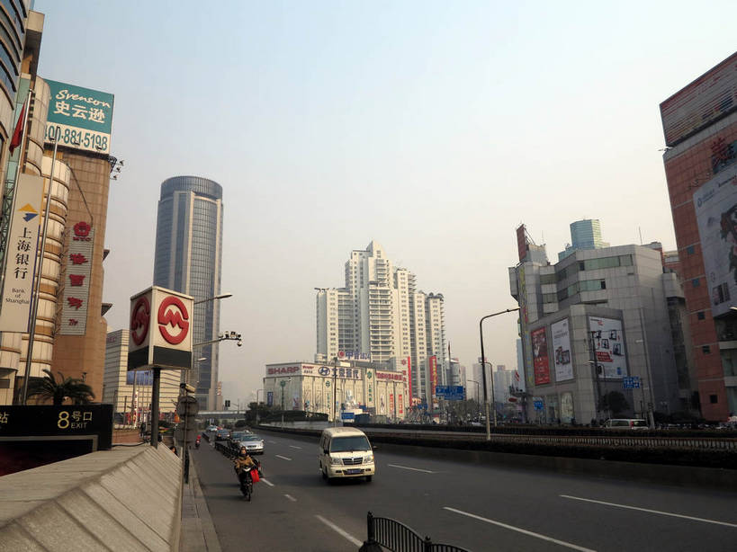 无人,高楼大厦,商店,横图,室外,白天,正面,购物,度假,消费,美景,城市风光,标志建筑,超市,城市,大厦,道路,地标,建筑,路,路灯,摩天大楼,商场,公路,出租车,车站,汽车,照明,上海,中国,亚洲,阴影,光线,影子,景观,地铁站,建筑群,灯光,分界线,停车线,站台,交通,娱乐,建设,月台,车,灯,蓝色,蓝天,天空,阳光,交通工具,轿车,天,驾驶,行驶,享受,休闲,景色,放松,金融,百货,徐家汇,晴朗,车行道,车行道分界线,操纵,照亮,申,控制,照明设备,载具,的士,标线,计程车,驾车,选购,贸易,百货公司,东亚,操控,车行线,徐汇区,上海市,衡山路,万里无云,中华人民共和国,沪,华东地区,血拼,把持,晴空,晴空万里,马路,彩图,大楼,高层建筑,高楼,购物商场,购物中心,摩天楼,商业中心,建汇大厦,太平洋百货,shslj1,上海第六百货,上海六百