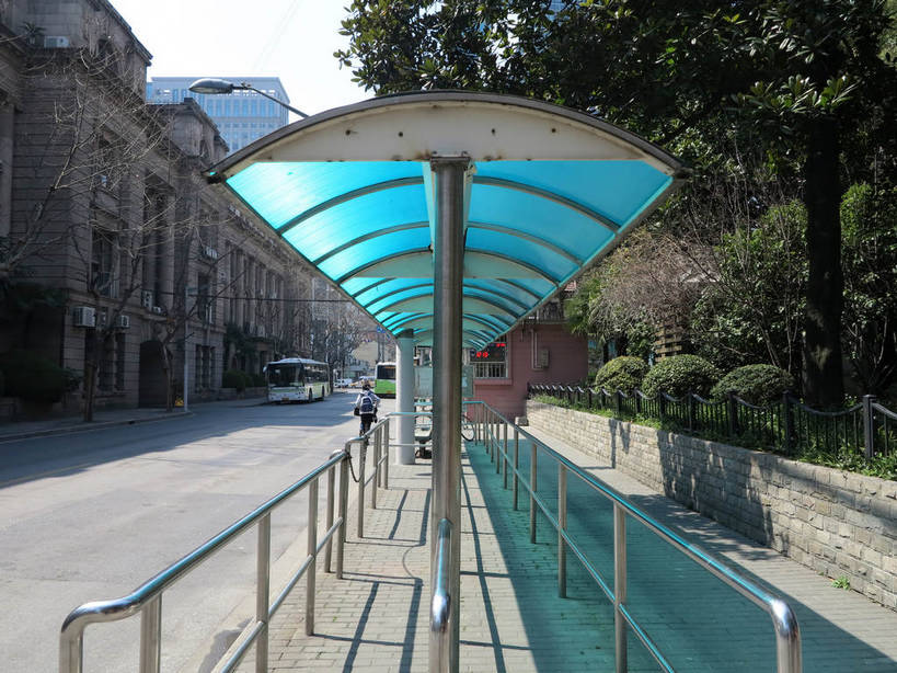 无人,家,高楼大厦,公交站,横图,室外,白天,正面,度假,美景,植物,城市风光,城市,大厦,建筑,路灯,摩天大楼,公共汽车,车站,照明,阴影,光线,影子,房屋,屋子,景观,公寓,灯光,巴士,站台,公交车,娱乐,建设,洋房,楼房,月台,住宅,车,灯,树,树木,蓝色,绿色,蓝天,天空,阳光,自然,交通工具,天,享受,休闲,景色,放松,生长,晴朗,成长,照亮,照明设备,载具,万里无云,晴空,晴空万里,彩图,房子,大楼,高层建筑,高楼,公共汽车站,摩天楼,汽车车站,汽车站,公车站,shslj1