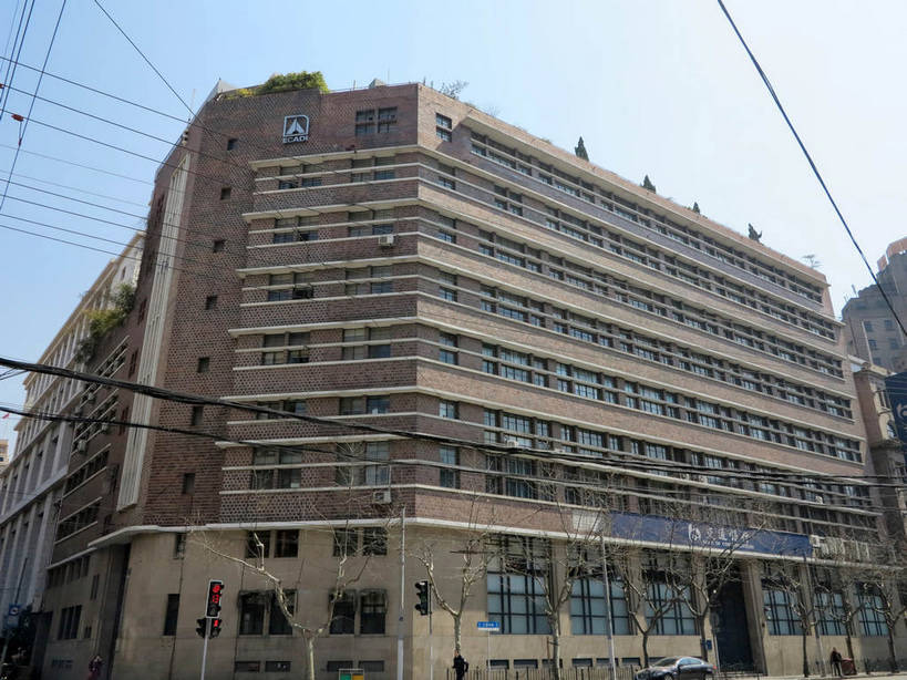 无人,银行,高楼大厦,横图,室外,白天,仰视,度假,安全,美景,城市风光,标志建筑,城市,大厦,地标,建筑,摩天大楼,上海,中国,亚洲,阴影,电力,光线,标志,电线,文字,线,影子,字符,景观,红绿灯,电能,信号灯,交通,线路,娱乐,标识,建设,蓝色,蓝天,天空,阳光,天,享受,休闲,汉字,景色,放松,警示,金融,理财,经济,晴朗,电,电源,电源线,申,资金,提示,中文,能量,流通,贸易,黄浦区,东亚,上海市,交通信号灯,万里无云,行人信号灯,中华人民共和国,沪,华东地区,国文,华文,晴空,晴空万里,彩图,低角度拍摄,大楼,高层建筑,高楼,摩天楼,机构,金融机构,二马路,九江路,shslj1,礼和洋行