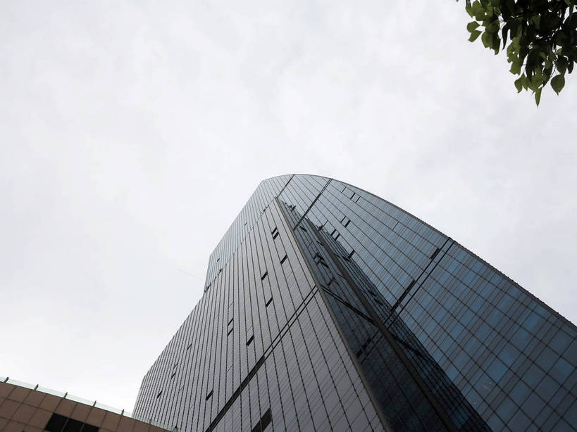 无人,高楼大厦,商店,横图,室外,白天,仰视,购物,度假,消费,美景,植物,窗户,落地窗,城市风光,标志建筑,超市,城市,大厦,地标,建筑,摩天大楼,商场,上海,中国,亚洲,一排,许多,整齐,并列,并排,景观,很多,娱乐,建设,玻璃窗,树,树木,排列,蓝色,绿色,天空,自然,天,享受,休闲,景色,放松,金融,百货,生长,成长,申,队列,平行,选购,玻璃幕墙,贸易,百货公司,东亚,长宁区,龙之梦购物中心,上海市,中华人民共和国,沪,华东地区,血拼,彩图,低角度拍摄,大楼,高层建筑,高楼,购物商场,购物中心,摩天楼,商业中心,龙之梦,shslj1