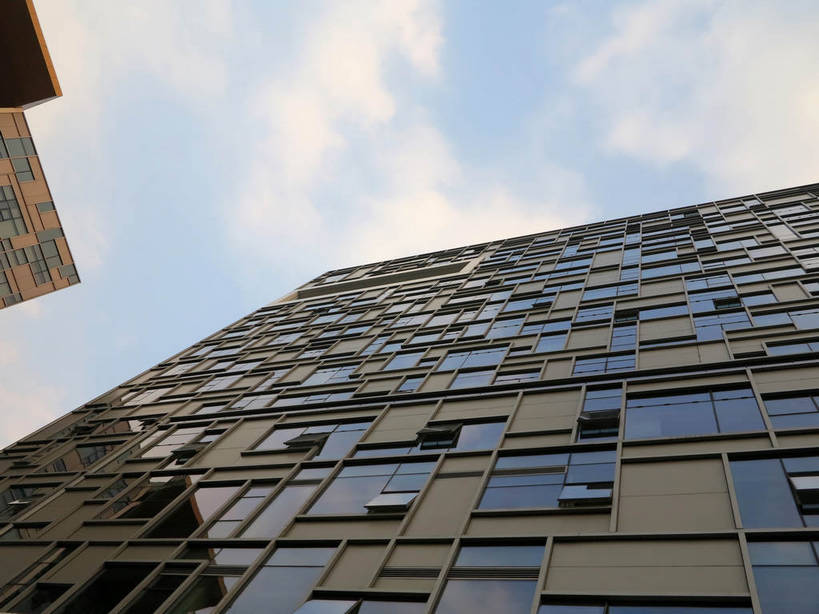 无人,博物馆,高楼大厦,横图,室外,白天,仰视,度假,美景,窗户,落地窗,城市风光,标志建筑,城市,大厦,地标,建筑,摩天大楼,上海,中国,亚洲,一排,许多,阴影,研究,整齐,并列,并排,光线,影子,景观,云,云朵,很多,教育,云彩,娱乐,建设,玻璃窗,排列,蓝色,白云,蓝天,天空,阳光,天,享受,休闲,景色,放松,徐家汇,晴朗,展览,申,队列,欣赏,平行,陈列,玻璃幕墙,东亚,徐汇区,上海市,中华人民共和国,沪,华东地区,典藏,晴空,彩图,低角度拍摄,大楼,高层建筑,高楼,摩天楼,shslj1,上海电影博物馆