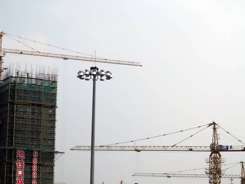 无人,家,横图,室外,白天,仰视,旅游,度假,技术,美景,城市风光,城市,建筑,路灯,照明,标志,数字,文字,支架,字符,房屋,屋子,景观,公寓,灯光,娱乐,设备,标识,建设,洋房,楼房,架子,脚手架,住宅,灯,施工,天空,建筑工地,天,享受,休闲,机械,起重机,汉字,景色,放松,阿拉伯数字,吊机,支撑,照亮,固定,工程,照明设备,中文,国文,华文,地盘,建筑地盘,施工地盘,彩图,低角度拍摄,房子,工地,稳固,shslj1