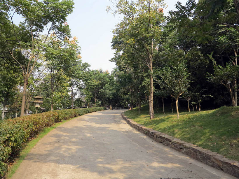 无人,横图,室外,白天,正面,旅游,度假,草地,草坪,名胜古迹,树林,植物,标志建筑,道路,地标,建筑,路,太湖,中国,亚洲,阴影,遗迹,光线,影子,小路,交通,古迹,文物,娱乐,建设,古建筑,江苏,无锡,草,树,树木,蓝色,绿色,蓝天,天空,阳光,自然,天,享受,休闲,旅游胜地,放松,生长,晴朗,成长,古文明,东亚,三国城,江苏省,万里无云,中华人民共和国,华东地区,苏,无锡市,晴空,晴空万里,彩图,shslj1,无锡三国影视城,无锡影视基地