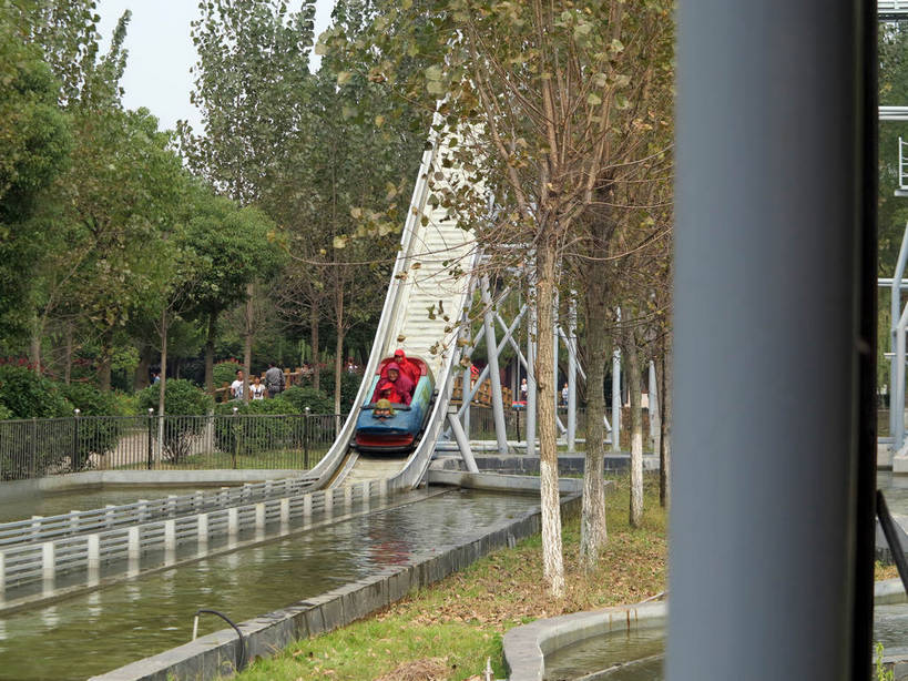 无人,横图,室外,白天,正面,旅游,度假,游戏,草地,草坪,美景,水,植物,太湖,中国,亚洲,阴影,波纹,光线,影子,景观,水流,涟漪,玩,娱乐,江苏,无锡,草,树,树木,蓝色,绿色,倒影,蓝天,水纹,天空,阳光,自然,波浪,天,享受,休闲,景色,放松,游乐设施,生长,晴朗,成长,活动,倒映,发泄,消遣,智力,自然风光,激流勇进,东亚,三国城,江苏省,万里无云,中华人民共和国,华东地区,苏,水晕,宣泄,无锡市,滑落,游艺设施,反照,爬升,倒转,晴空,晴空万里,玩耍,嬉戏,彩图,shslj1,无锡三国影视城,无锡影视基地